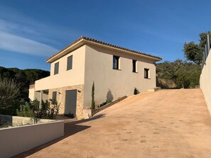 Exterior - GROUND FLOOR VILLA NEAR SANTA GIULIA, QUIET 4 PERS AIR-CONDITIONED GARDEN NOT OVERLOOKED (Porto-Vecchio)