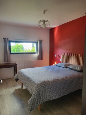 3 dormitorios, tabla de planchar con plancha, wifi gratis y ropa de cama