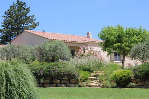 Mazan holiday villa with private swimming pool on 3000m