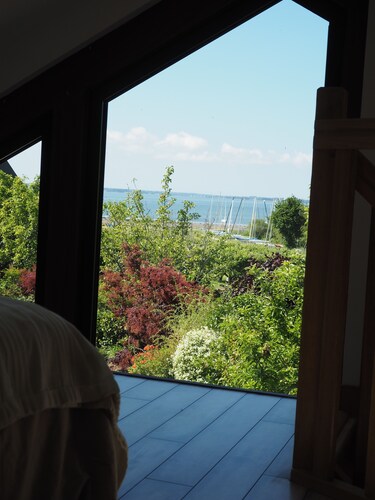 Character cottage, view of the Gulf of Morbihan, beach 150m, Vannes 10mn