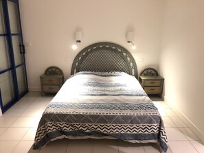 3 bedrooms, iron/ironing board, free WiFi, bed sheets - Contemporary villa with heated pool - close to golf and beaches (Moliets-Et-Maa)