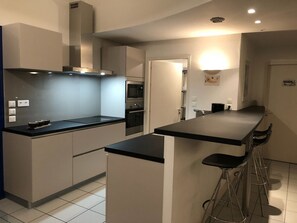 Fridge, microwave, oven, stovetop - Contemporary villa with heated pool - close to golf and beaches (Moliets-Et-Maa)