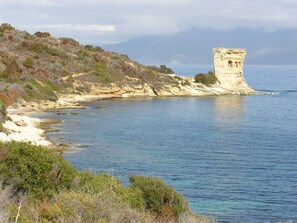 On the beach, sun loungers - St Florent, beautiful between sea and mountain, terrace , garden, swimming pool (Saint-Florent)