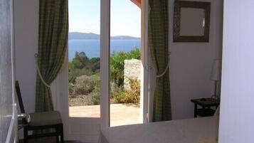 2 bedrooms, desk, iron/ironing board, travel cot