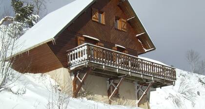 CHALET SUR FLANC DE COLLINE A BESSE PROMO last minute in May