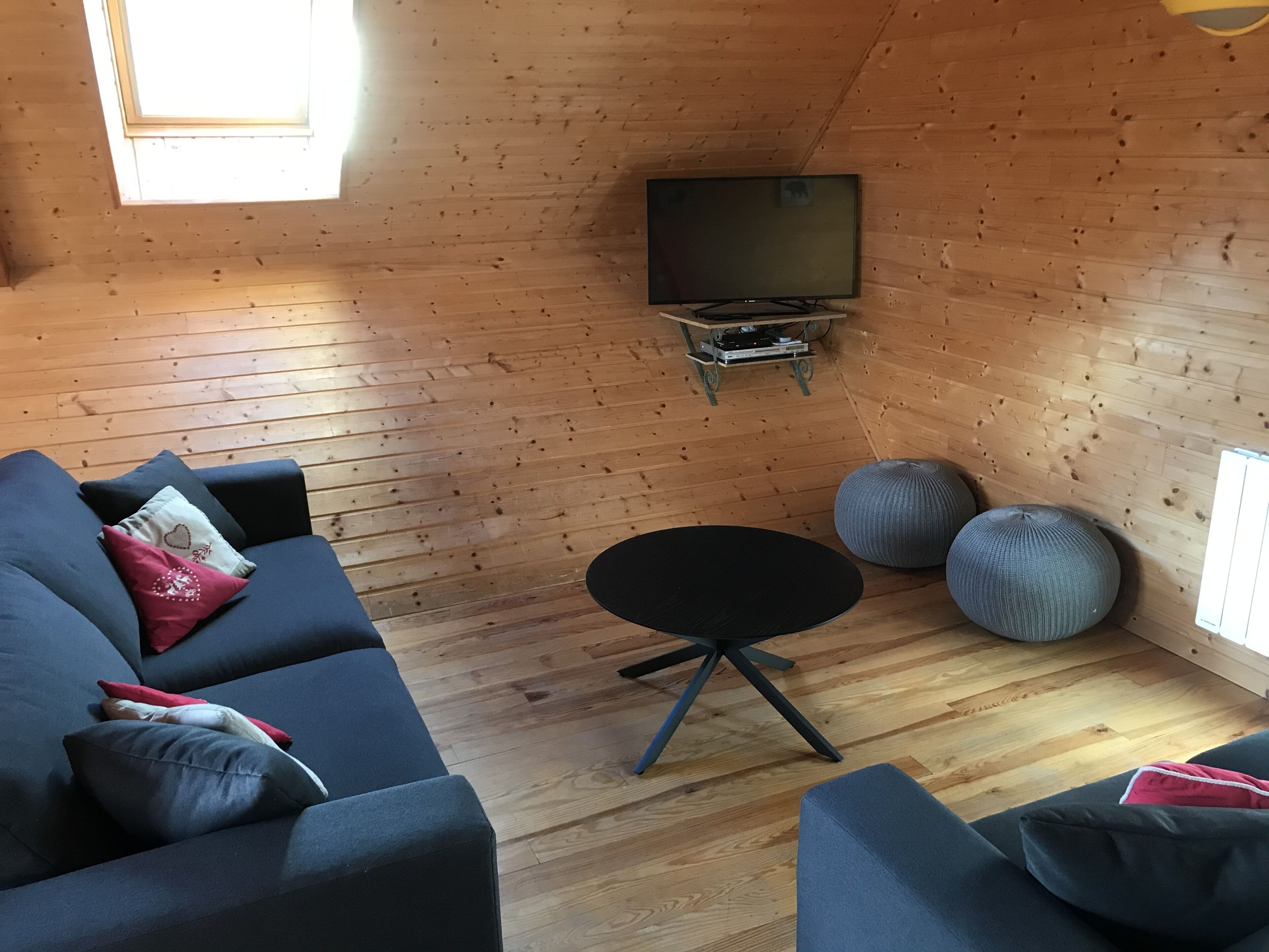 CHALET SUR FLANC DE COLLINE A BESSE  S35 avec -40%