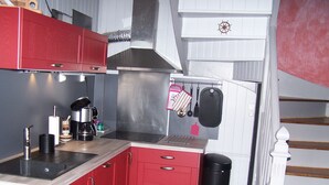 Kaffetrakter/tekoker, kjøleskap, mikrobølgeovn og ovn