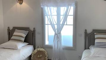 2 slaapkamers, een strijkplank/strijkijzer, reisbedje, wifi