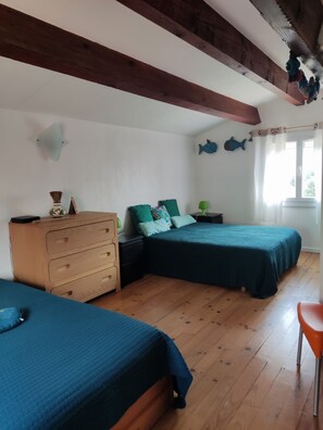 2 bedrooms, iron/ironing board, travel cot, free WiFi