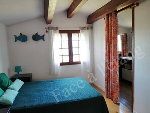 2 bedrooms, iron/ironing board, travel cot, free WiFi