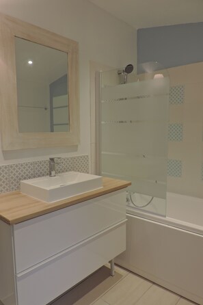Bañera, secador de pelo