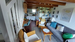 TV, DVD player, books, stereo