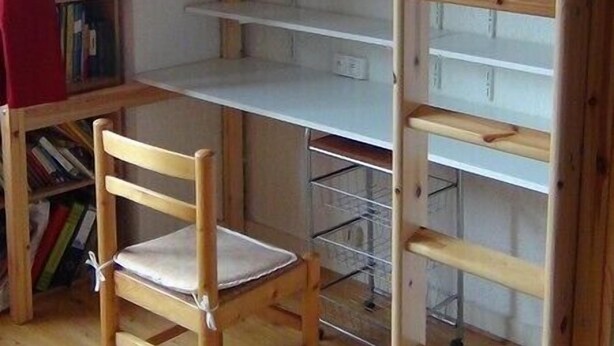 A bunk bed with a desk and chair, a bookshelf, and a window with a view of the sky. - Large first floor studio in a peaceful building: no smoking, pets not allowed (Les Rousses)