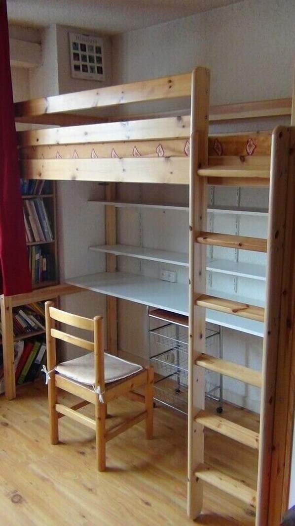 Interior - Large first floor studio in a peaceful building: no smoking, pets not allowed (Les Rousses)