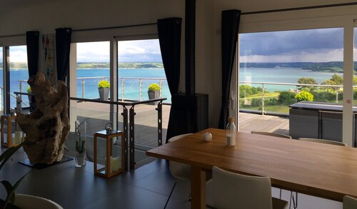 Splendid Maison Vue Mer Imprenable with private heated indoor pool