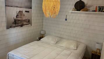 2 chambres, coffres-forts dans les chambres, fer et planche Ă repasser