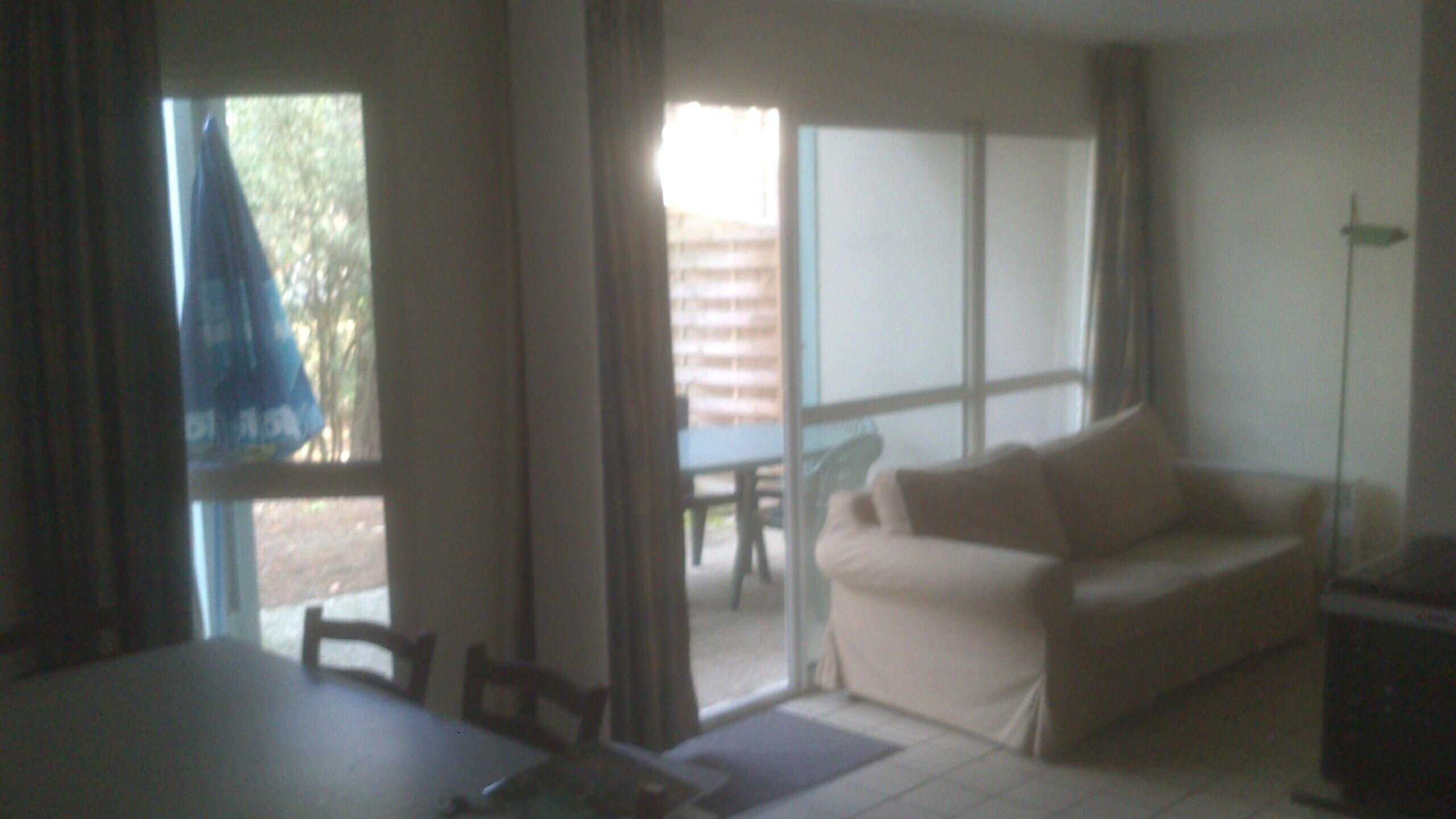 Télévision, cheminée, lecteur de DVD