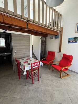 Dining - Wheelchair access to Mont Ventoux, between Sault and Monieux. (Monieux)