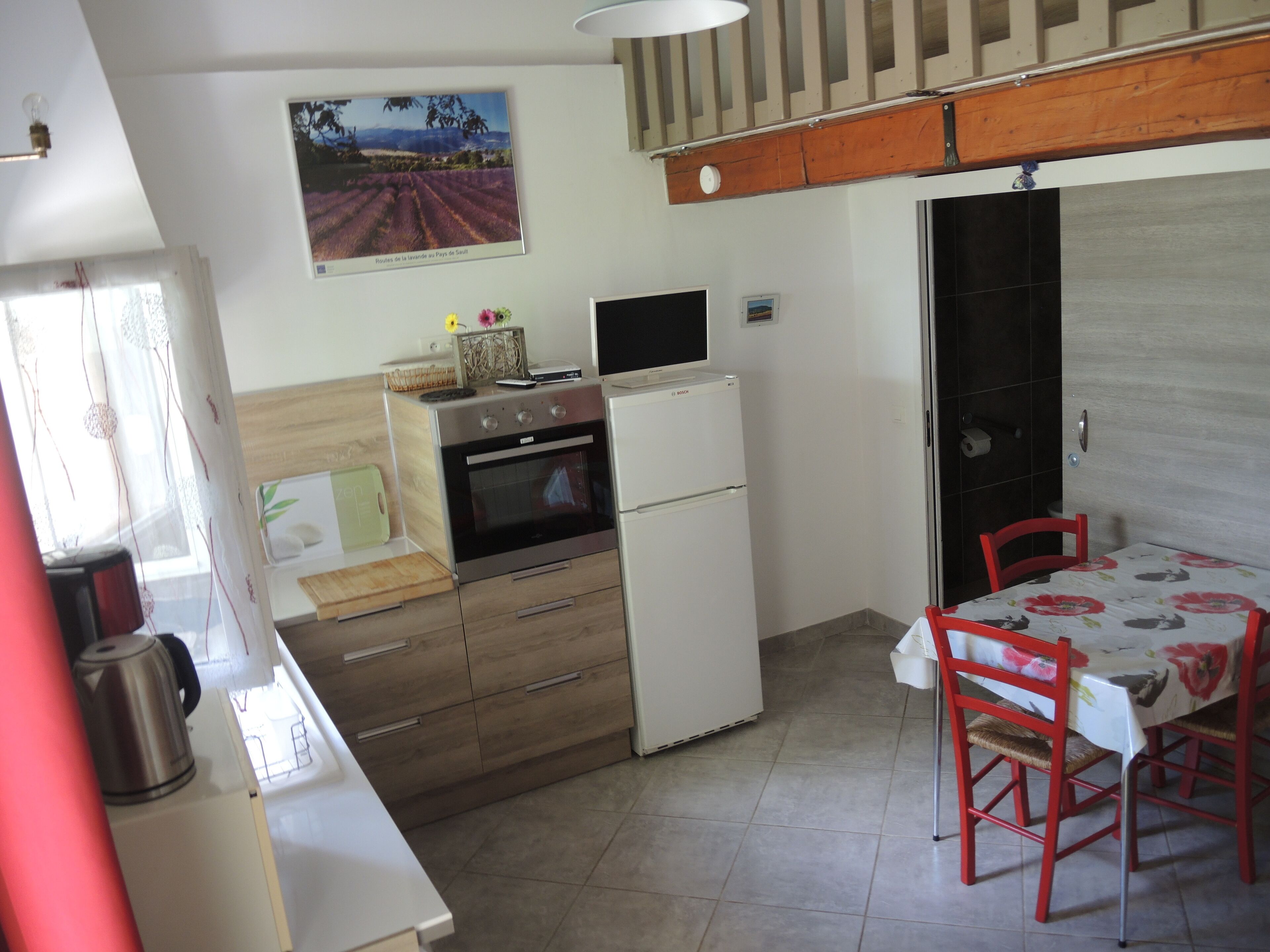 Frigorifero, microonde, forno, piano cottura