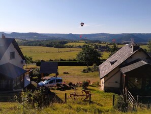 Exterior - Studio in the countryside, close to the mountains: volcanoes of the Sancy massif (Saint-Diéry)