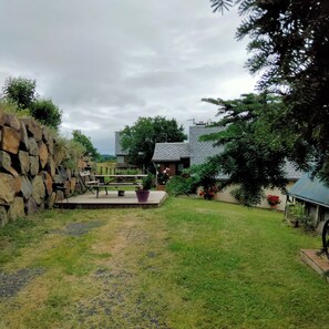 Terrace/patio - Studio in the countryside, close to the mountains: volcanoes of the Sancy massif (Saint-Diéry)