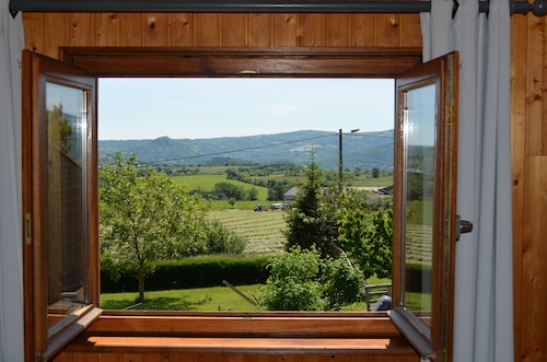 Studio à la campagne, près des montagnes : volcans du massif du Sancy