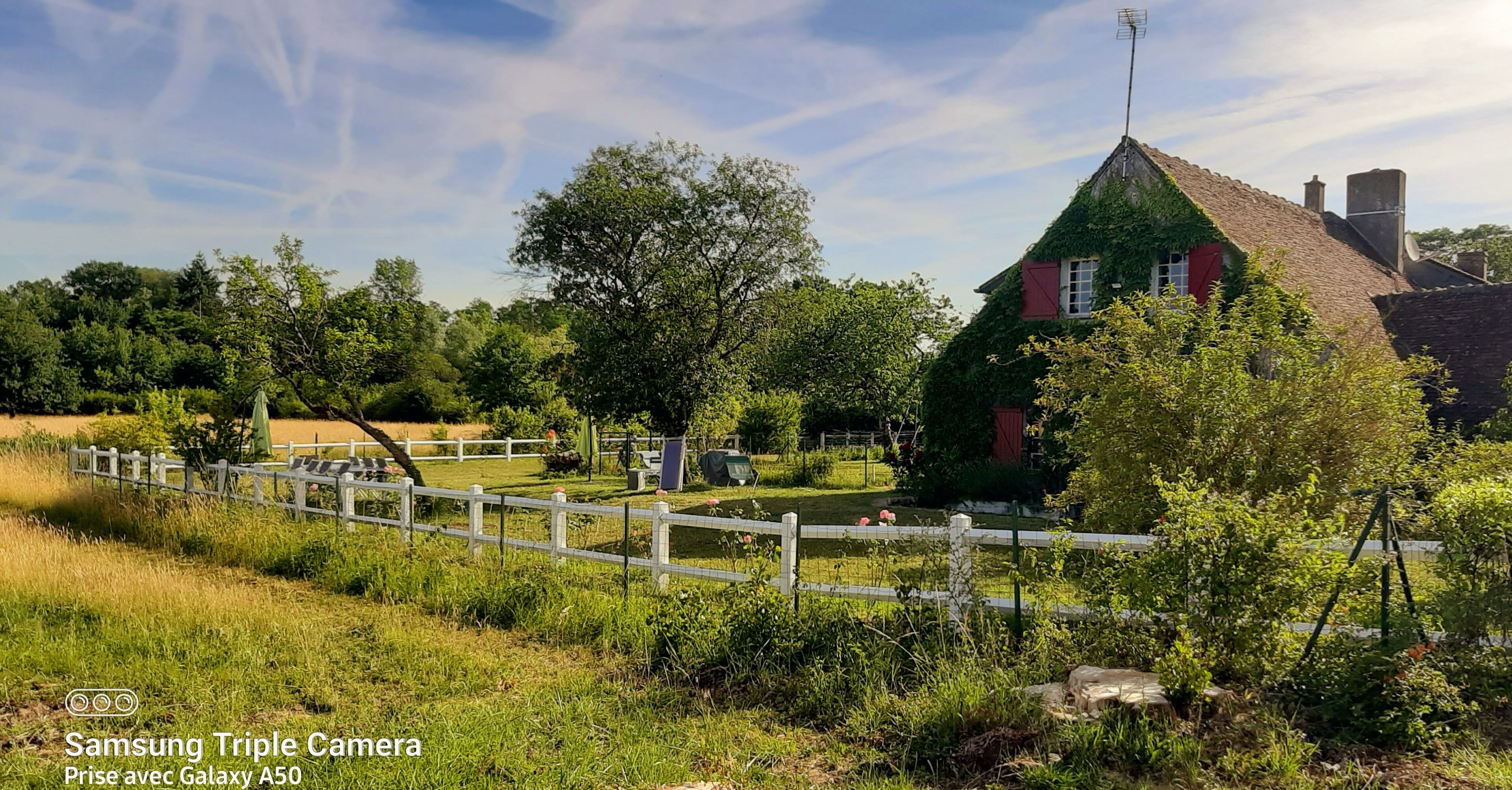 Pretty 7 bedroom family longère, sleeps 14, near the Loire castles