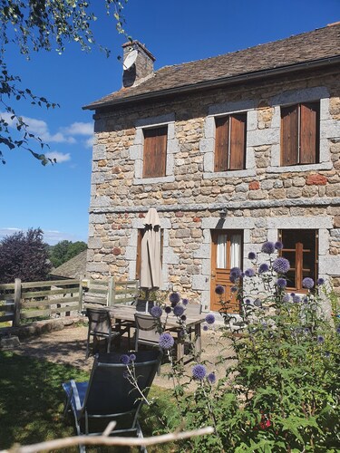 Luminous granite gîte - 8 pers -Lozère, nature and peace