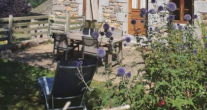 Luminous granite gîte - 8 pers -Lozère, nature and peace