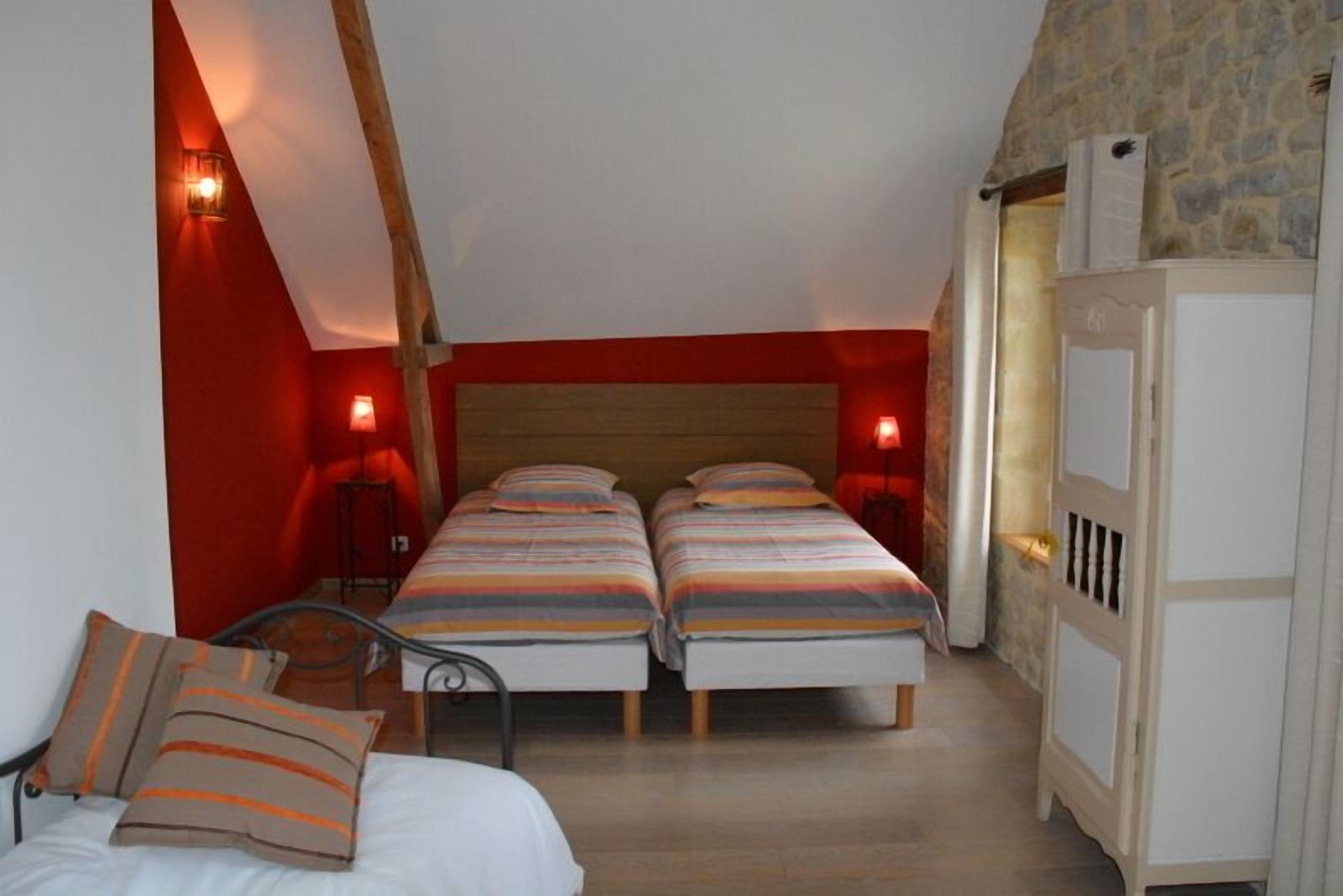 2 chambres, fer et planche à repasser, lit parapluie, Wi-Fi gratuit