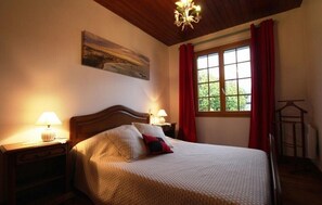 2 bedrooms, iron/ironing board, travel cot, WiFi - Terraced house in St Etienne de Baigorry (Saint-Étienne-De-Baïgorry)