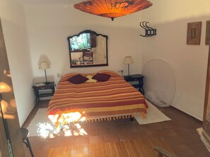 2 bedrooms, iron/ironing board, travel cot, free WiFi