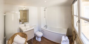 Bathtub, hair dryer, towels