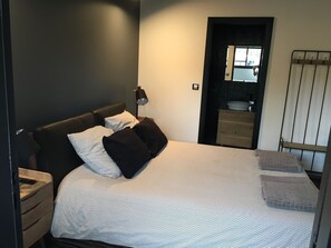 4 soverom, strykejern/-brett, reiseseng for barn og wi-fi (inkludert)