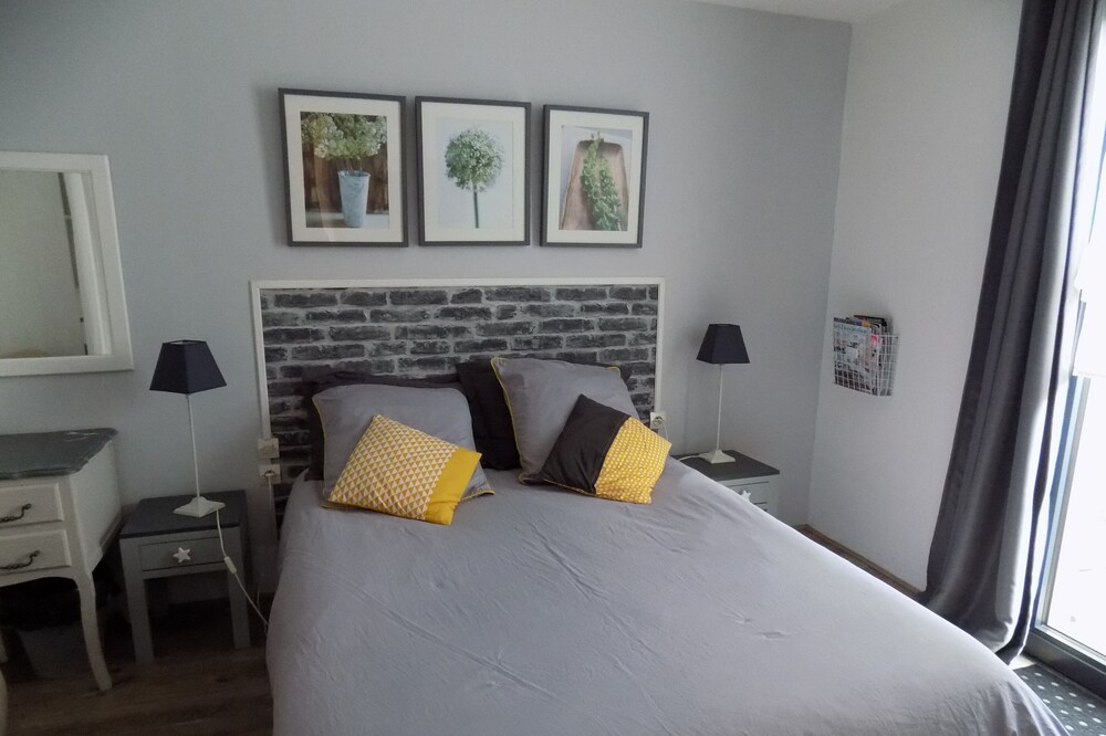 Two rooms equipped orleans apartment for rent