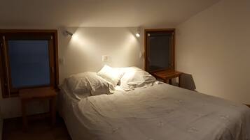 4 bedrooms, desk, free WiFi