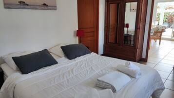 4 slaapkamers, een strijkplank/strijkijzer, gratis wifi, beddengoed