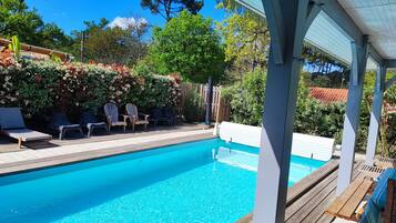 Een verwarmd zwembad