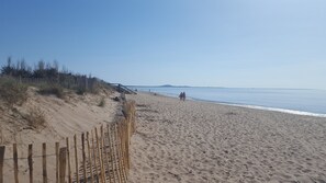 Beach nearby - Air-conditioned villa, free WIFI, 500 m from the beach in residence with swimming pool. (Portiragnes)