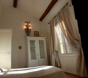 2 bedrooms, iron/ironing board, travel crib, free WiFi