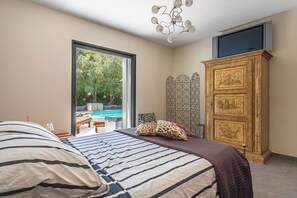 5 chambres, fer et planche à repasser, lit parapluie, Wi-Fi gratuit