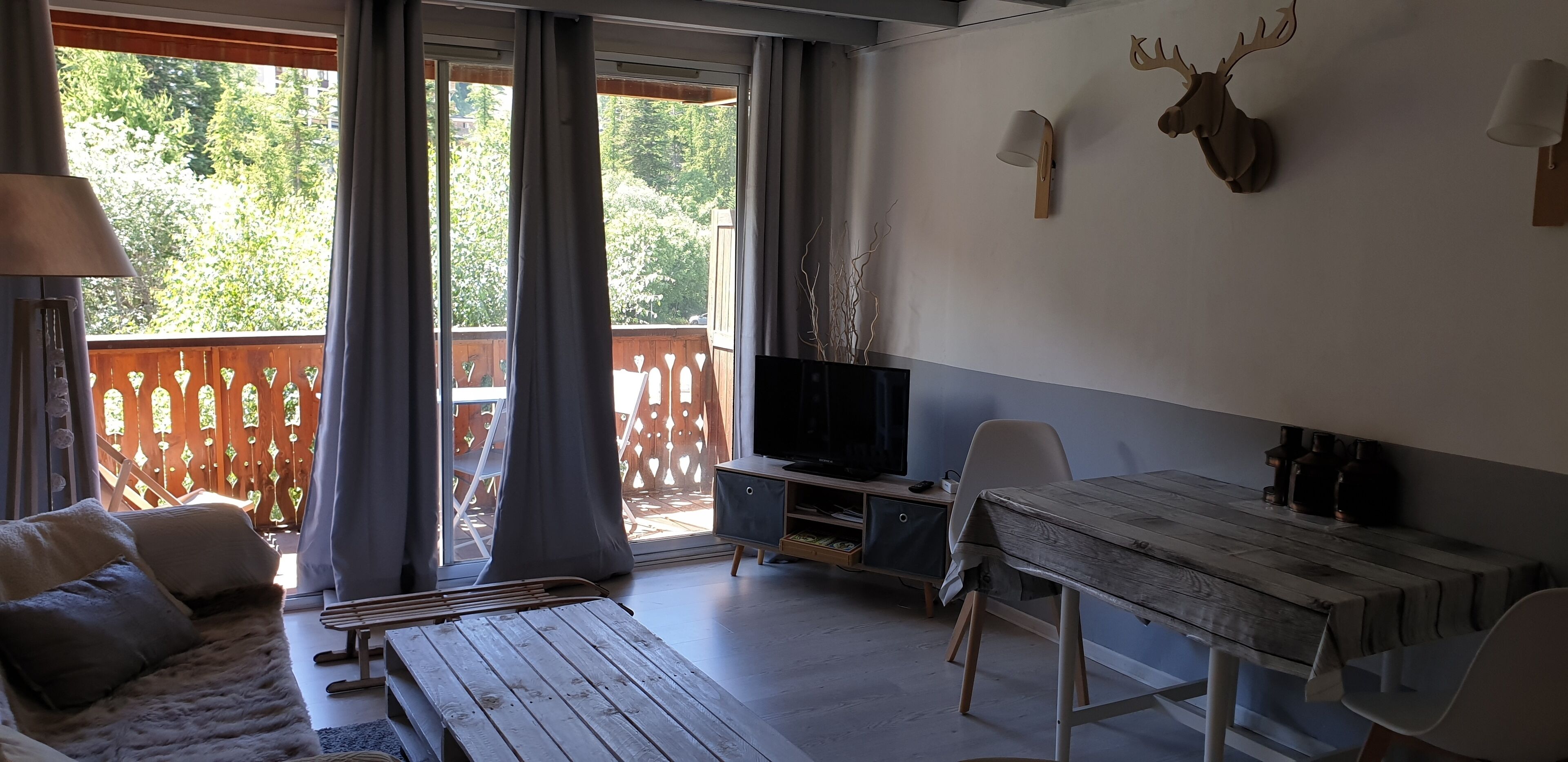 Praloup 1600: Spacious studio for 4 people + large balcony facing south