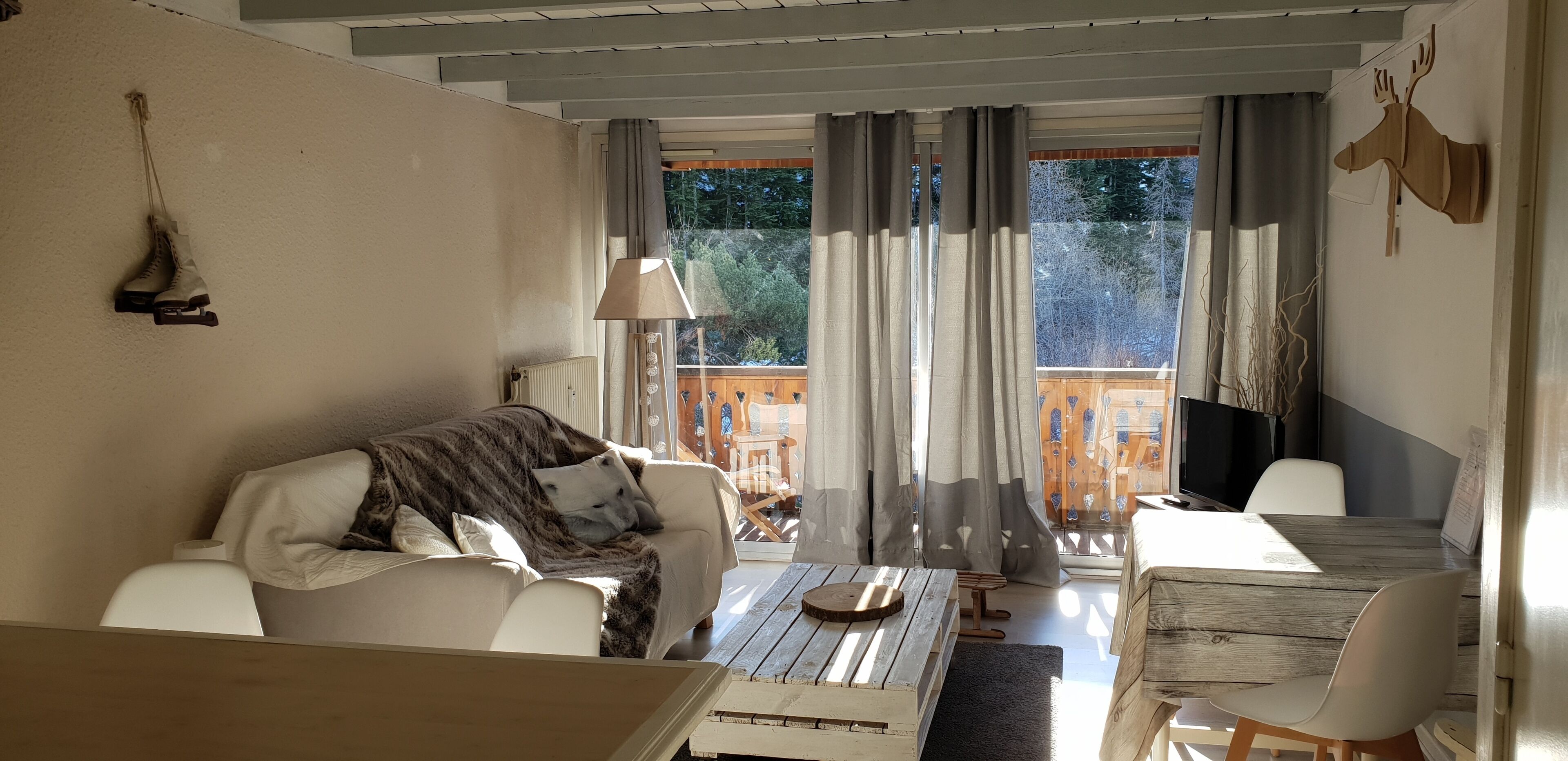 Praloup 1600: Spacious studio for 4 people + large balcony facing south