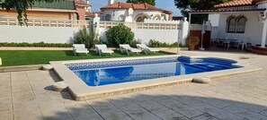 Outdoor pool - Villa 6 pax with private pool, air conditioning, Wi-Fi, located 1.5km from the beach (MIAMI PLATJA)