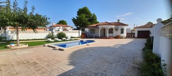 Villa 6 pax with private pool, air conditioning, Wi-Fi, located 1.5km from the beach