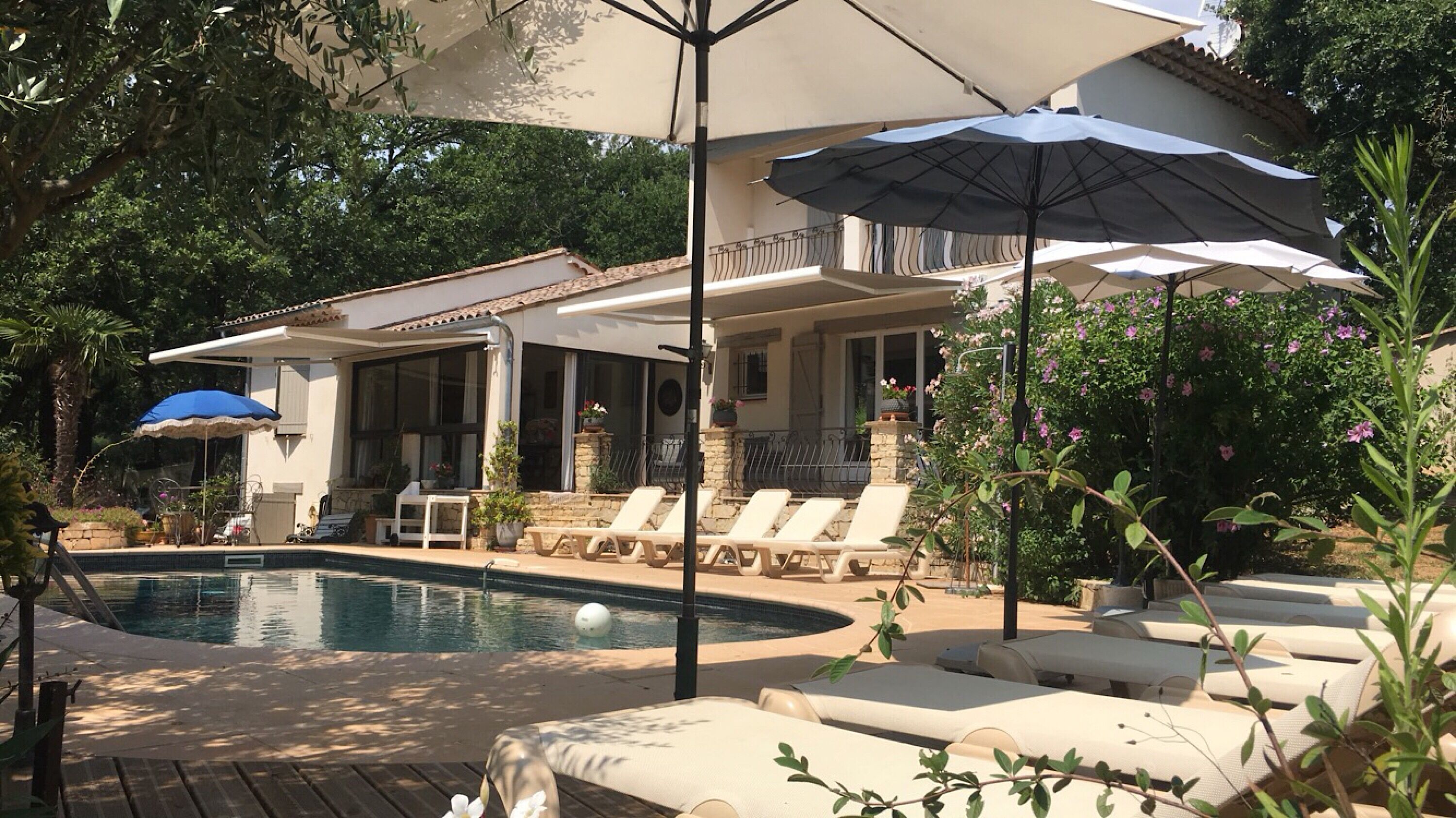 室外游泳池，恒温泳池