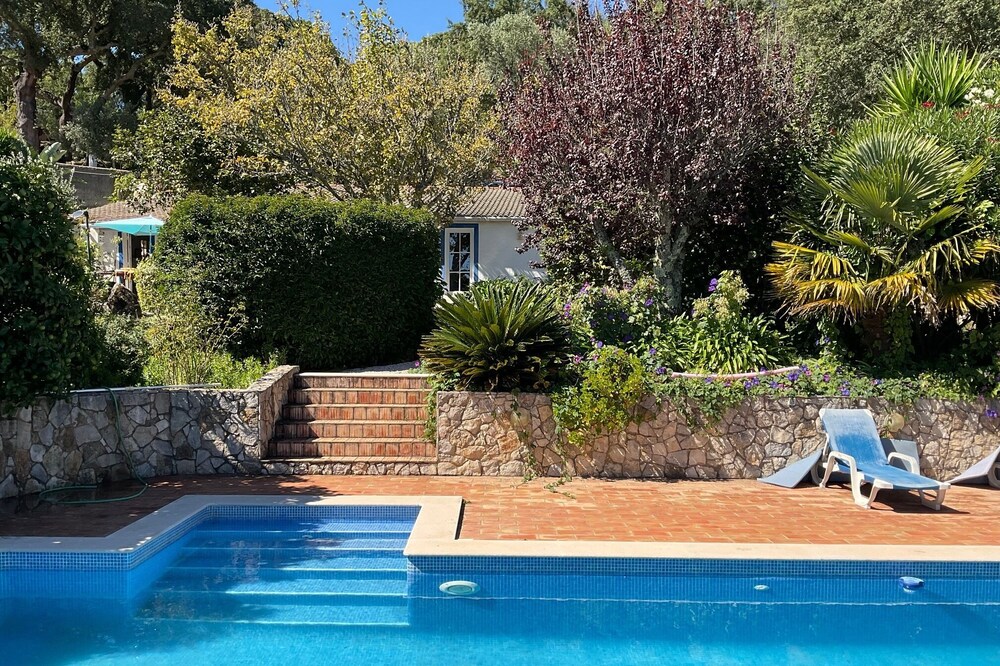 En Portugal, en el Algarve, bonita villa en Monchique, con piscina privada.