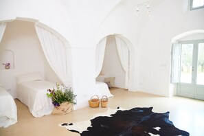 7 bedrooms, travel cot, free WiFi, bed sheets