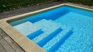 Outdoor pool, a heated pool - For Christmas, 10-person self-catering cottage with large fireplace, extra beds available. (Cuq-Toulza)