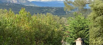 Villa, Pool and Jacuzzi ds idyllic, quiet, gd garden, beautiful view 